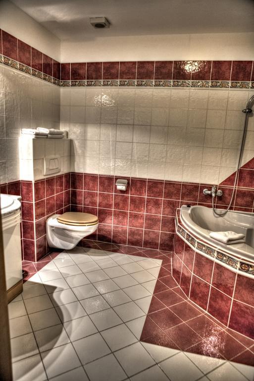 Vestec  Motel U Krbu المظهر الخارجي الصورة