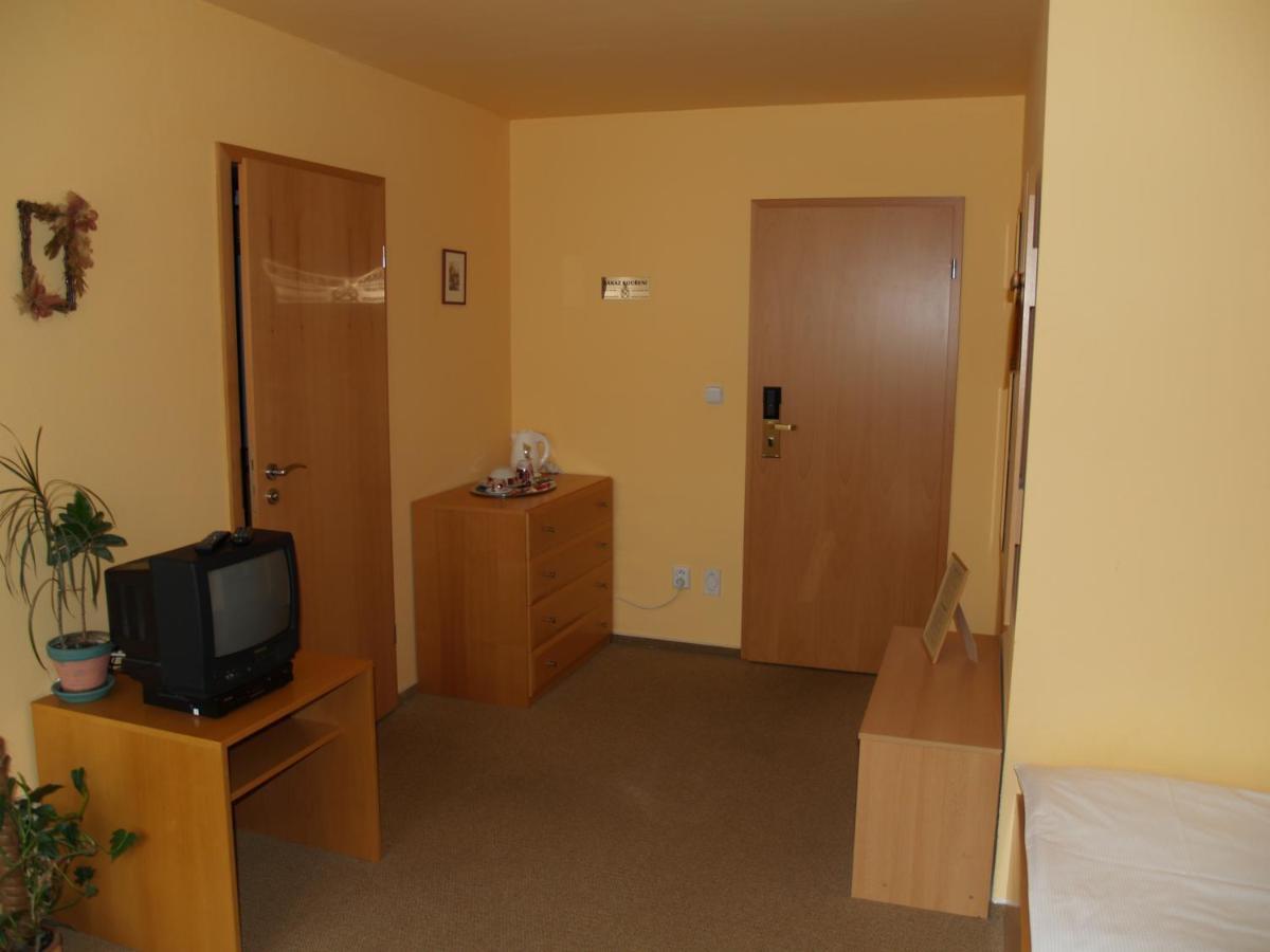 Vestec  Motel U Krbu الغرفة الصورة